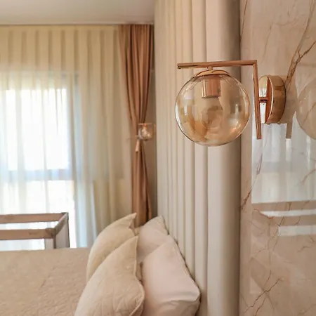 Diamond Limak, The Point Apartment