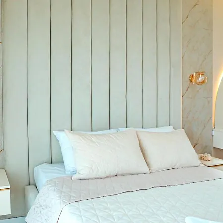 Diamond Limak, The Point Apartment