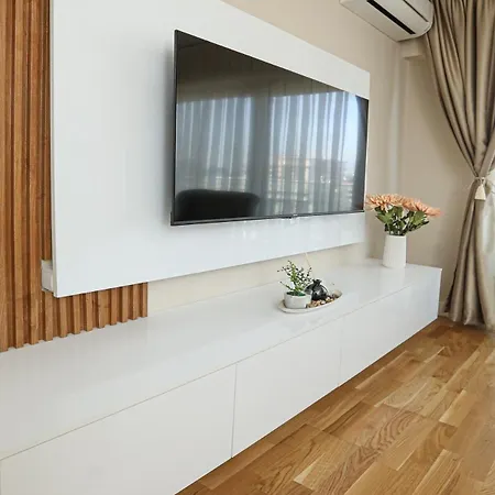 Diamond Limak, The Point Apartment