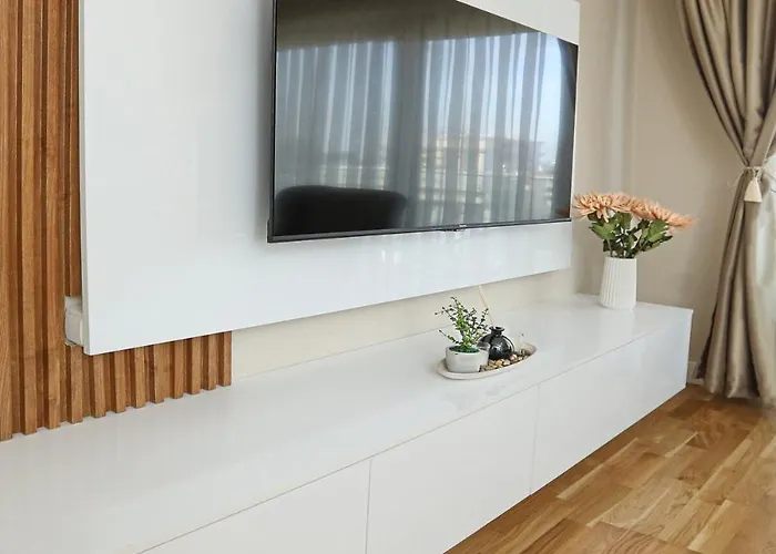 Diamond Limak, The Point Daire